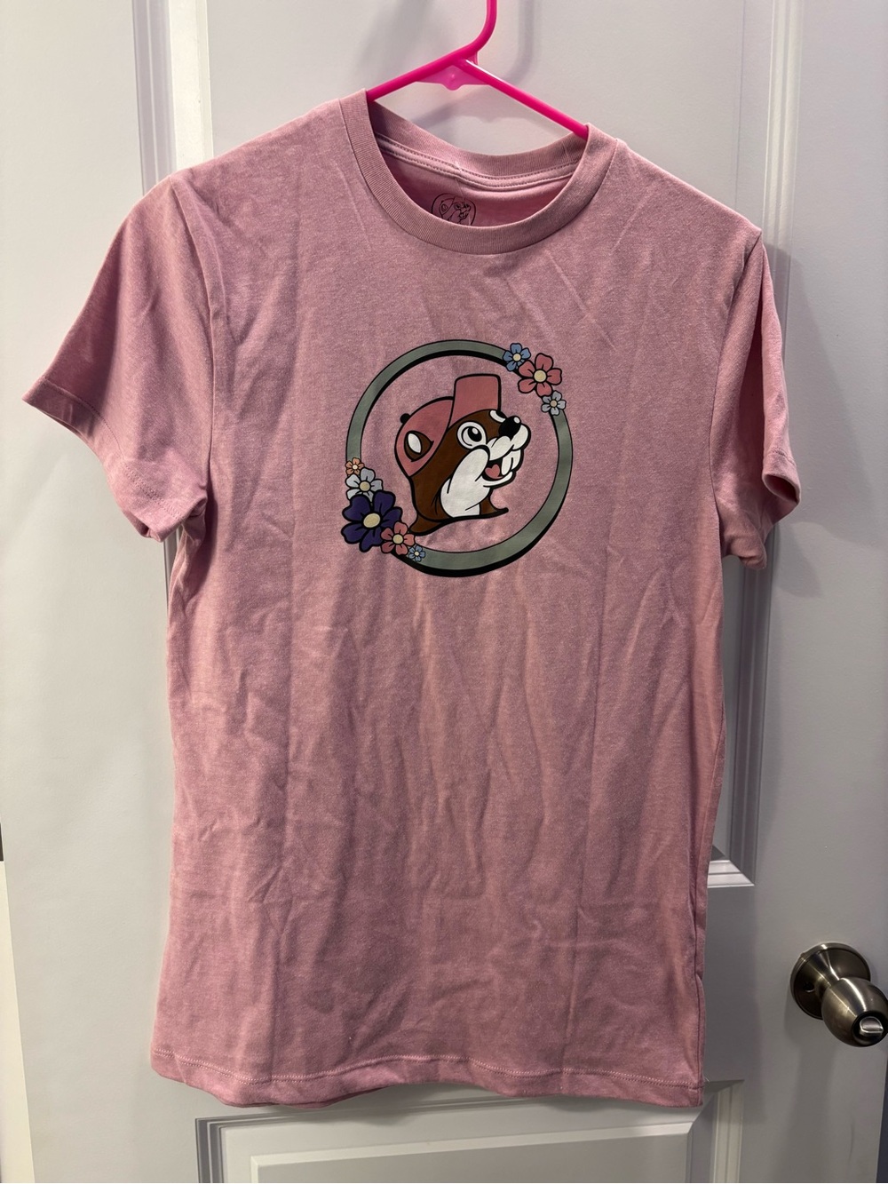 Buc-ee’s Pink Graphic Short Sleeve Tee with Floral Mascot
